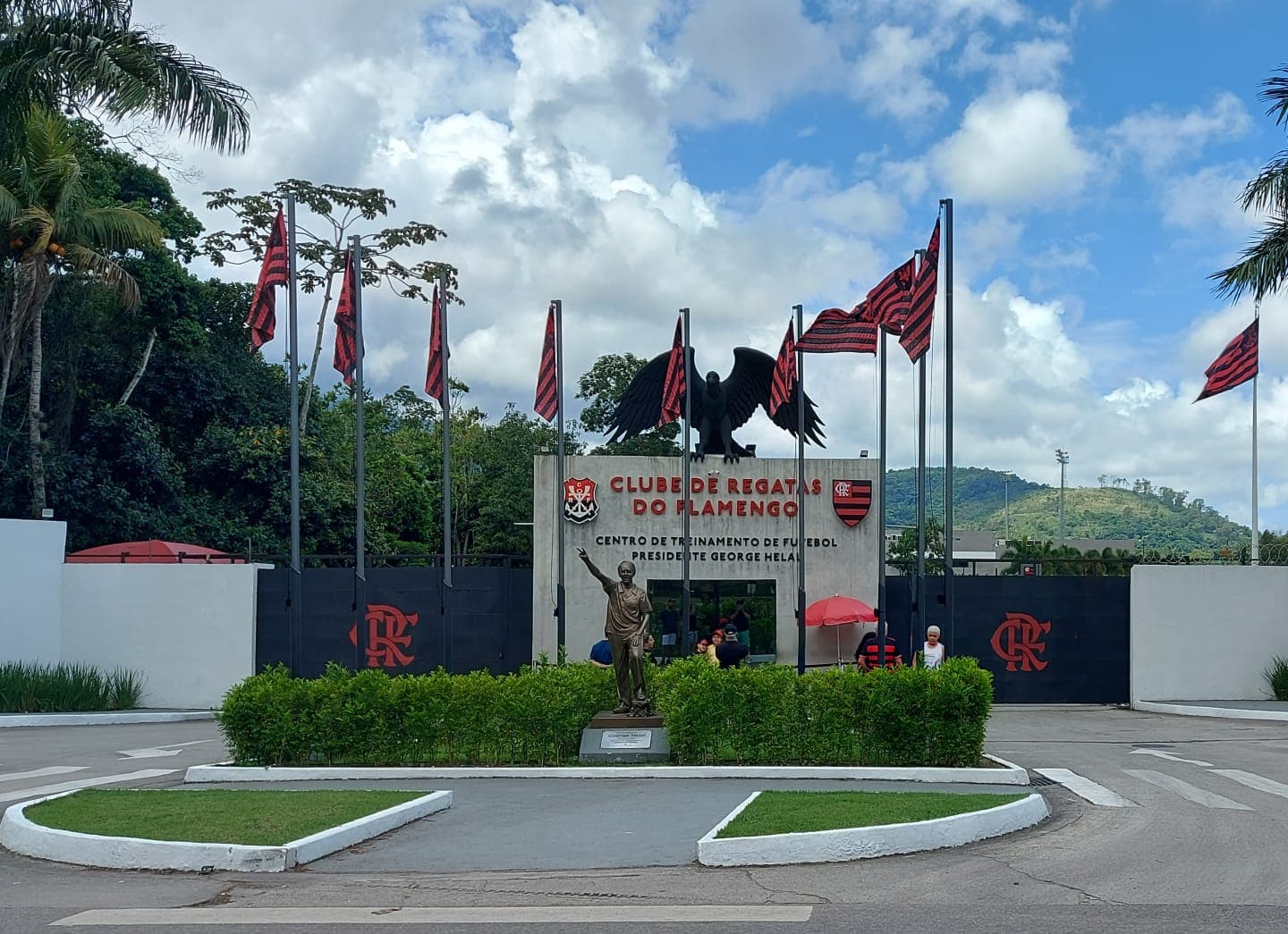 Entrada do Ninho do Urubu