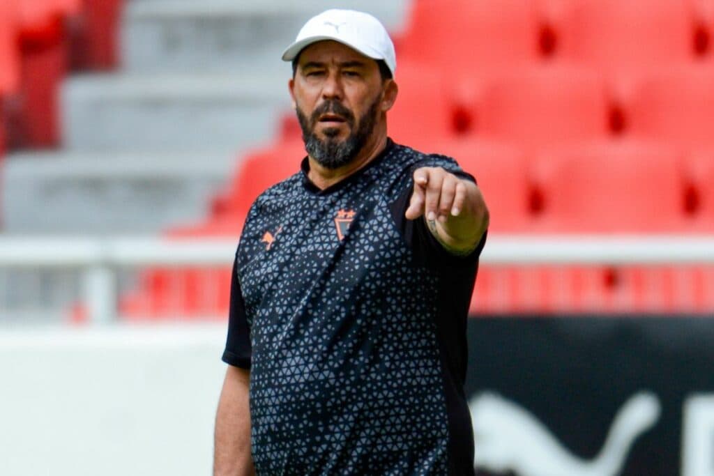 Pablo Sanchez em treinamento da LDU antes de jogo com Flamengo