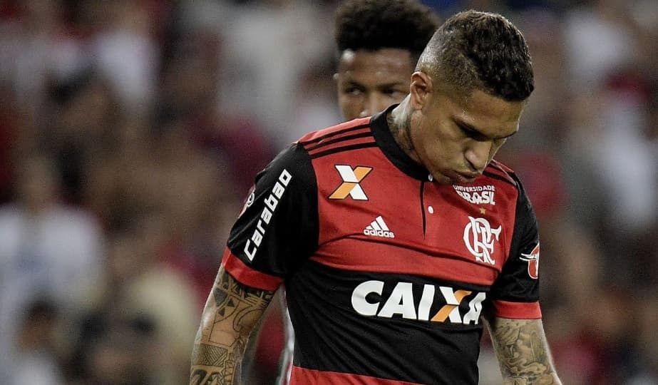 paolo guerrero em jogo pelo flamengo