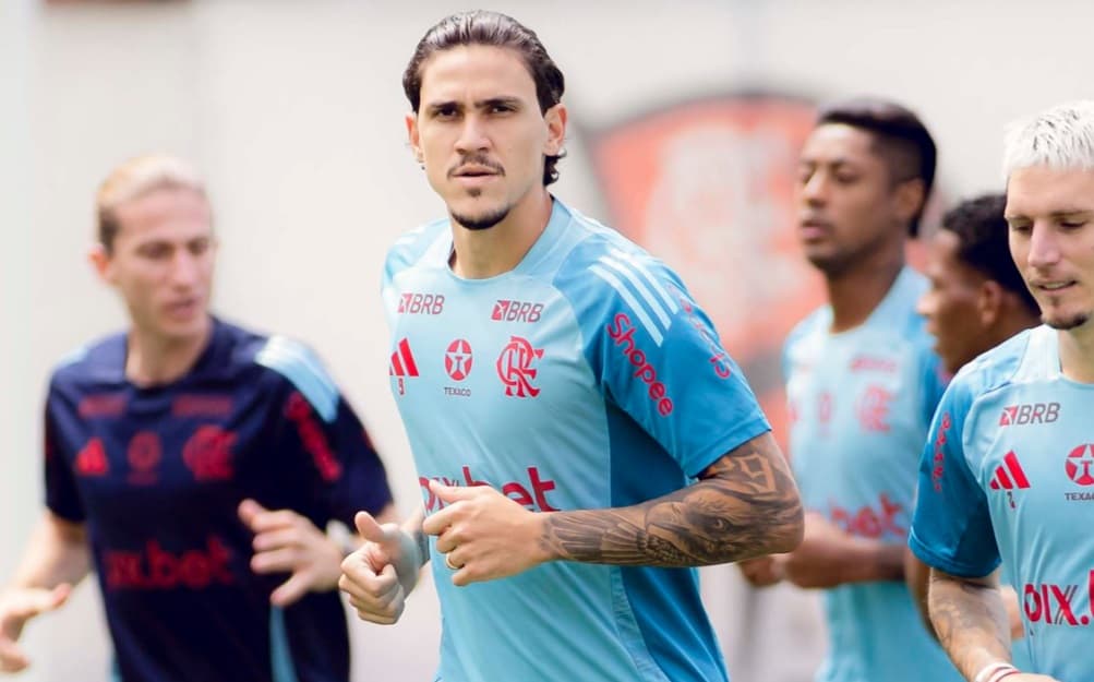 pedro em treino do flamengo no ninho do urubu