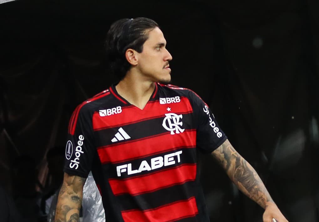 Pedro entrando em campo pelo Flamengo