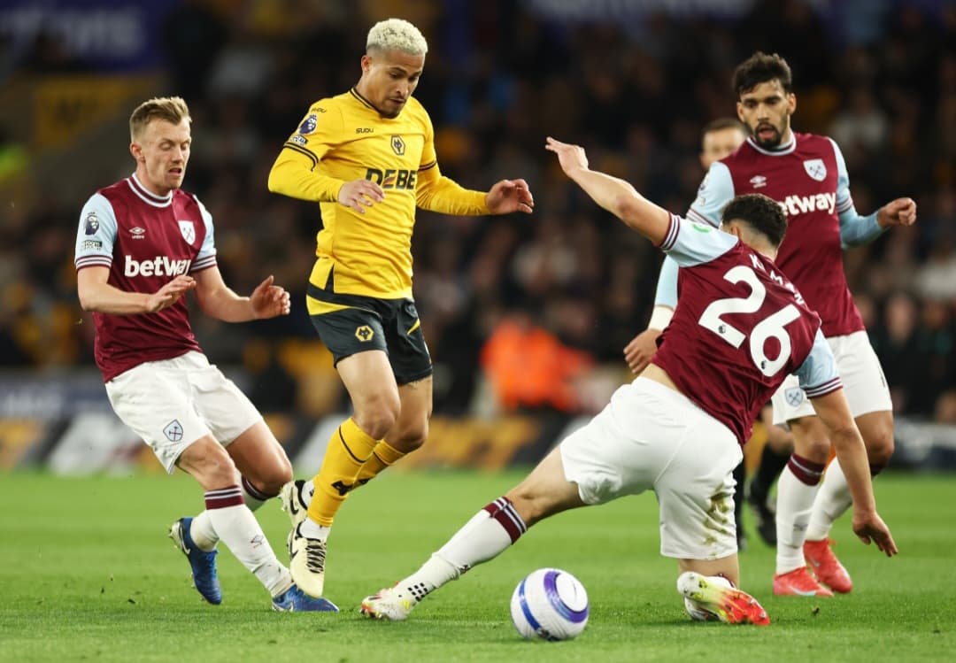 Lucas Paquetá e João Gomes se enfrentando