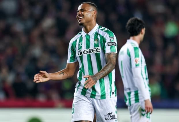 Natan em campo pelo Real Betis