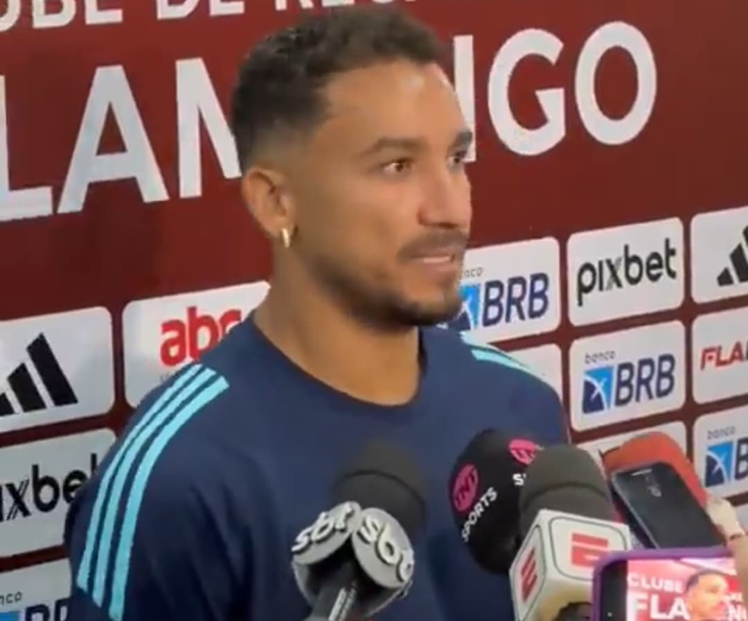 Danilo na zona mista do Maracanã após vitória do Flamengo falando sobre Bruno Henrique