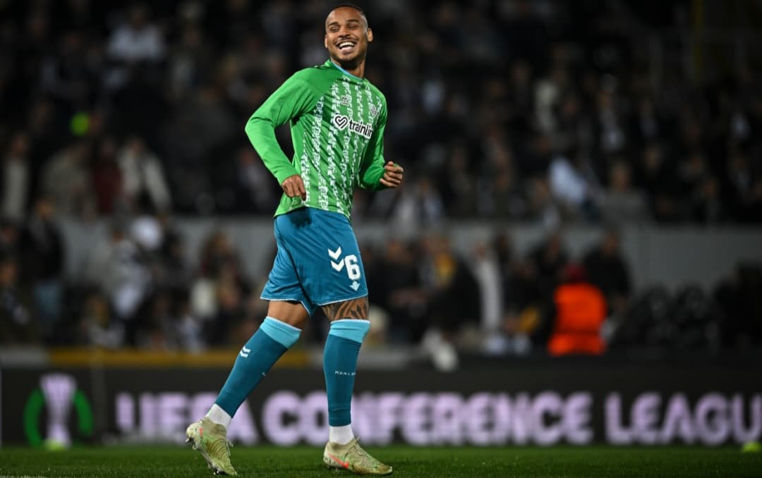 Natan em campo pelo Real Betis