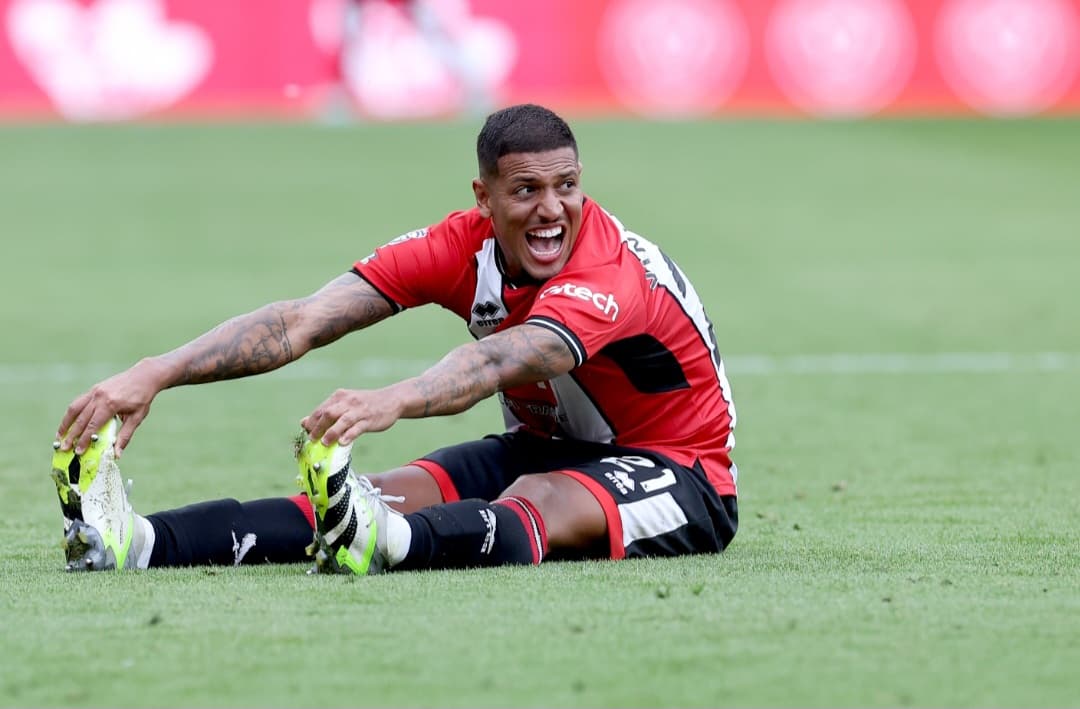 Vinição em campo pelo Sheffield United