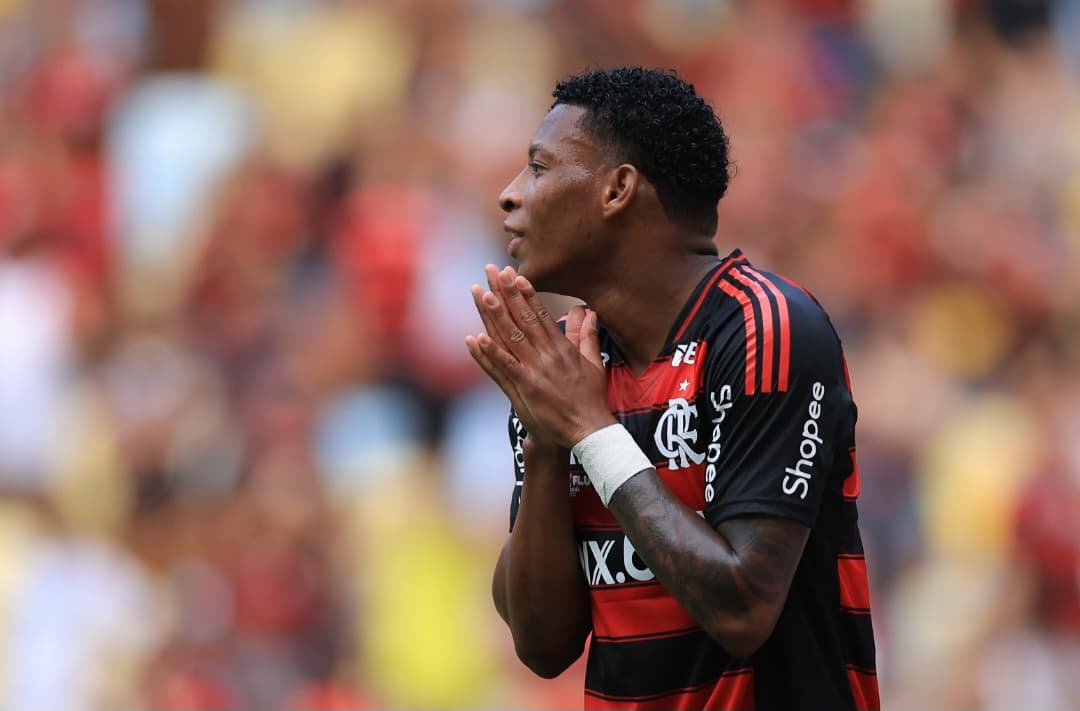 Gonzalo Plata em campo pelo Flamengo