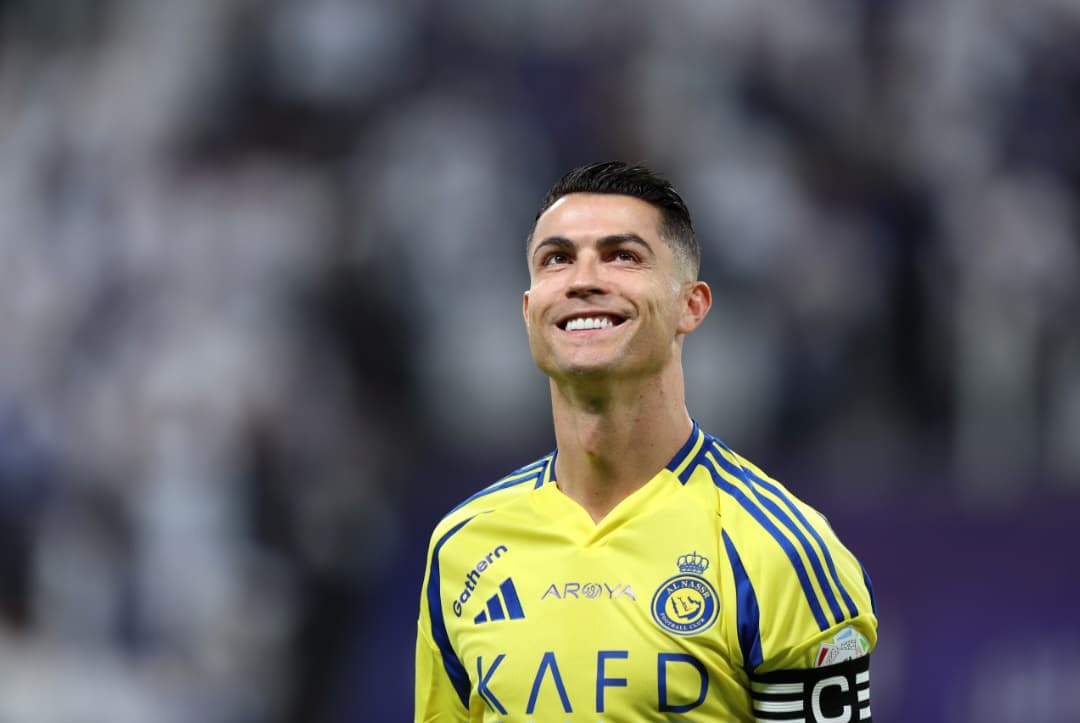 CR7 sorri em jogo pelo Al Nassr