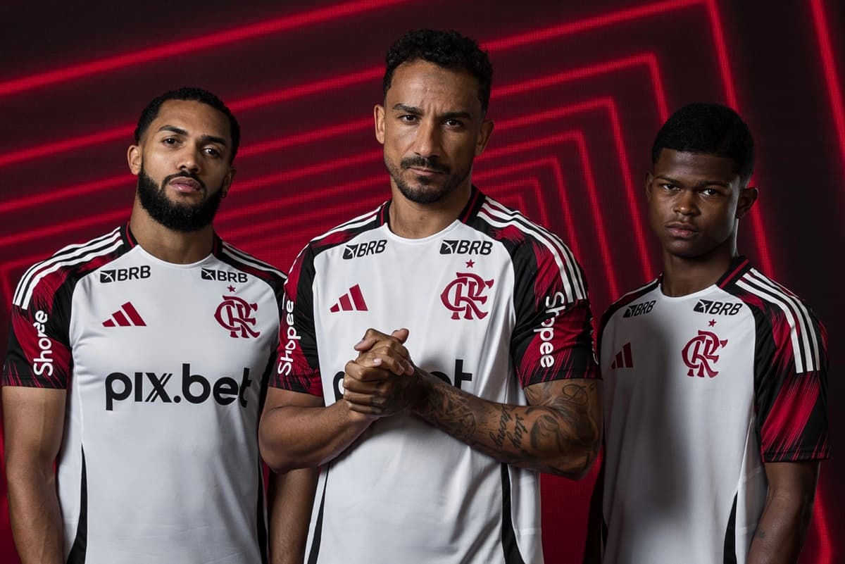 Juninho, Danilo e Douglas Salles aparecem em lançamento de uniforme