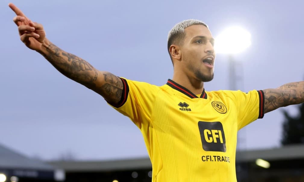 vincius souza ex-flamengo na inglaterra