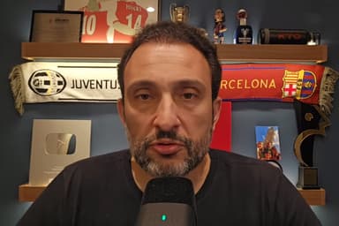 Jornalista Vitor Sergio Rodrigues em vídeo para seu canal no YouTube