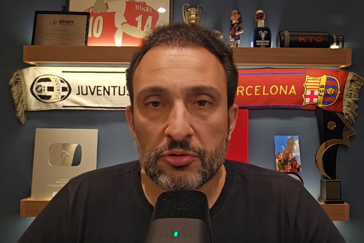 Jornalista Vitor Sergio Rodrigues em vídeo para seu canal no YouTube