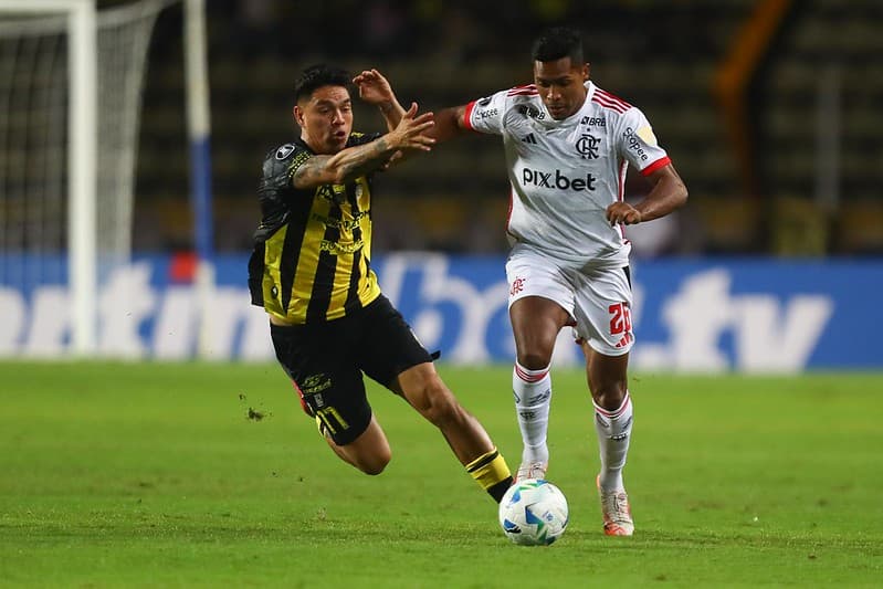 Alex Sandro durante Flamengo x Deportivo Táchira pela Copa Libertadores 2025