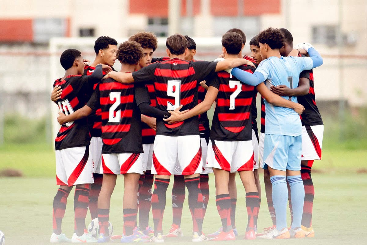 Equipe do Flamengo Sub-17 se reúne antes de jogo