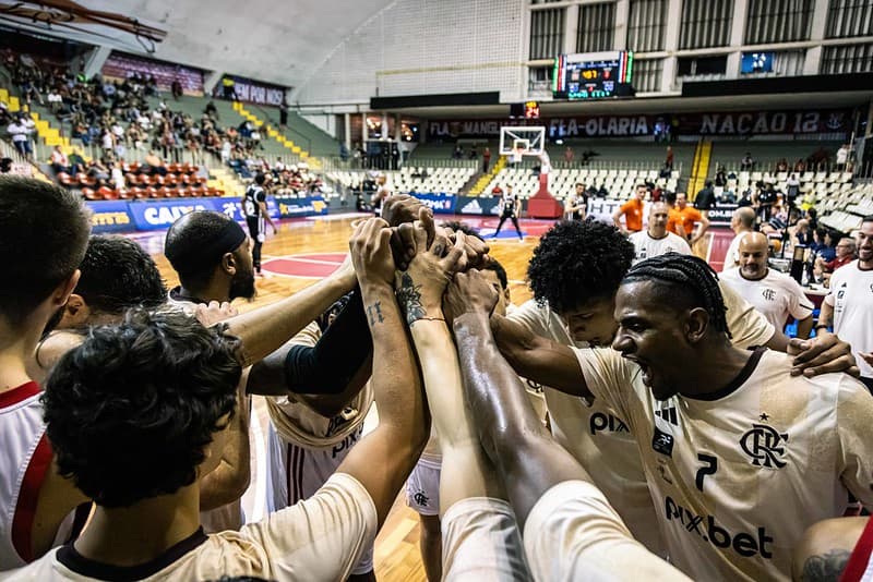 FlaBasquete reunido antes de jogo do NBB 2025