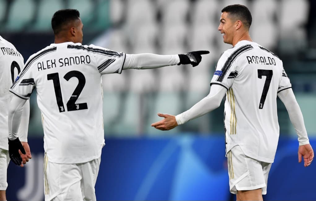Alex Sandro com Cristiano Ronaldo na Juventus