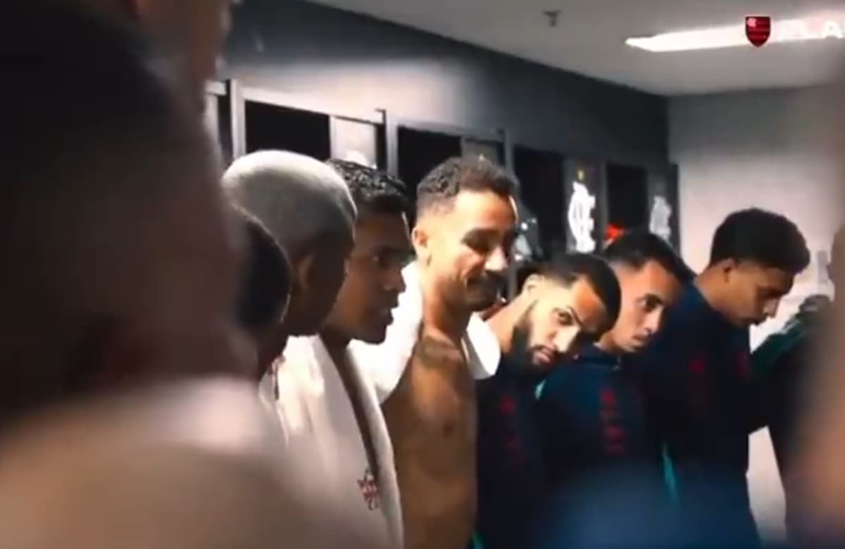 alex sandro em vestiário do flamengo