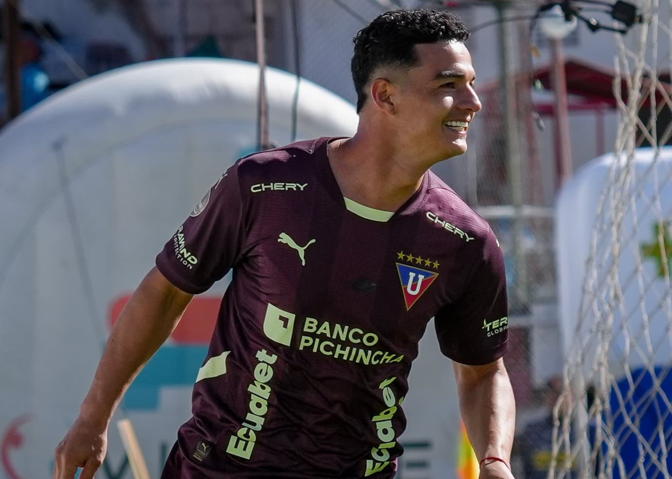 Alvarado comemora gol em LDU x Macará