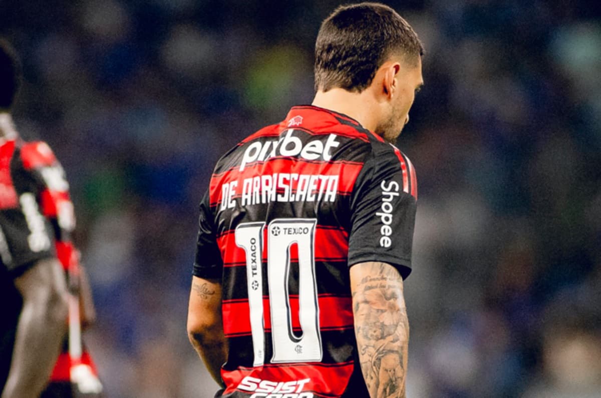 arrascaeta com a camisa 10 em flamengo e cruzeiro