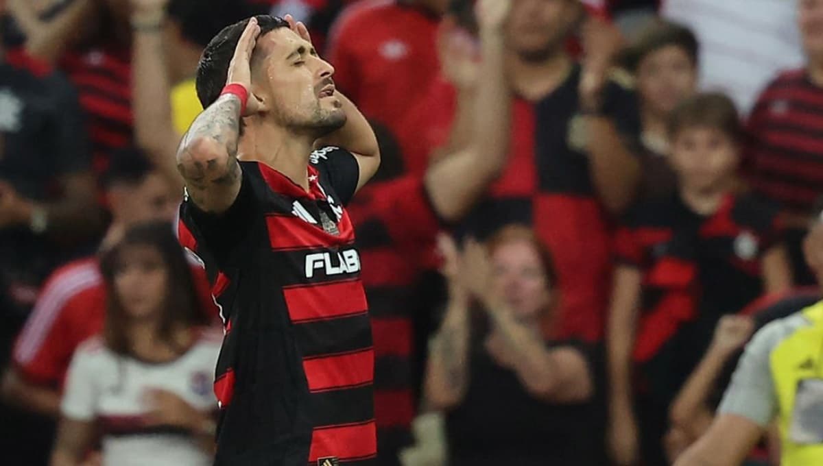 arrascaeta vibra com gol do flamengo