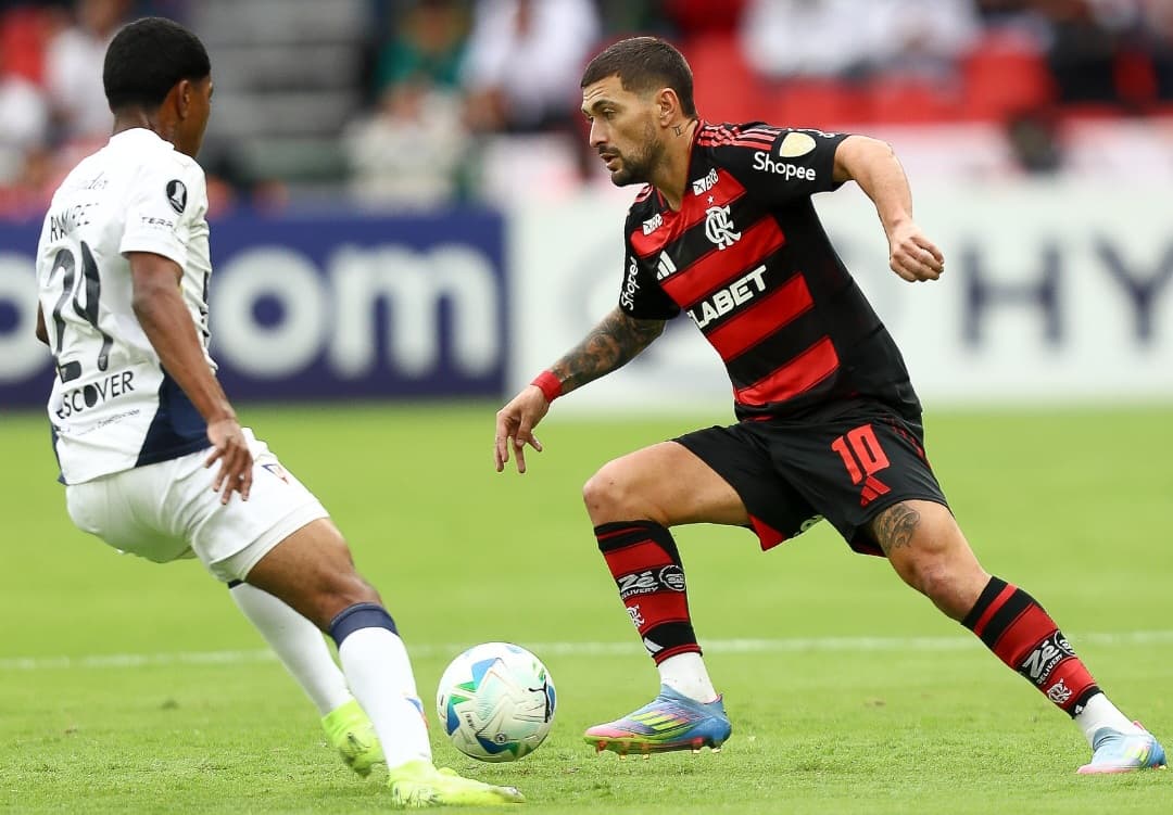 Arrrascaeta durante Flamengo x LDU