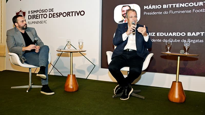 Bap ao lado de Mário Bittencourt durante fala sobre fair play financeiro no futebol brasileiro