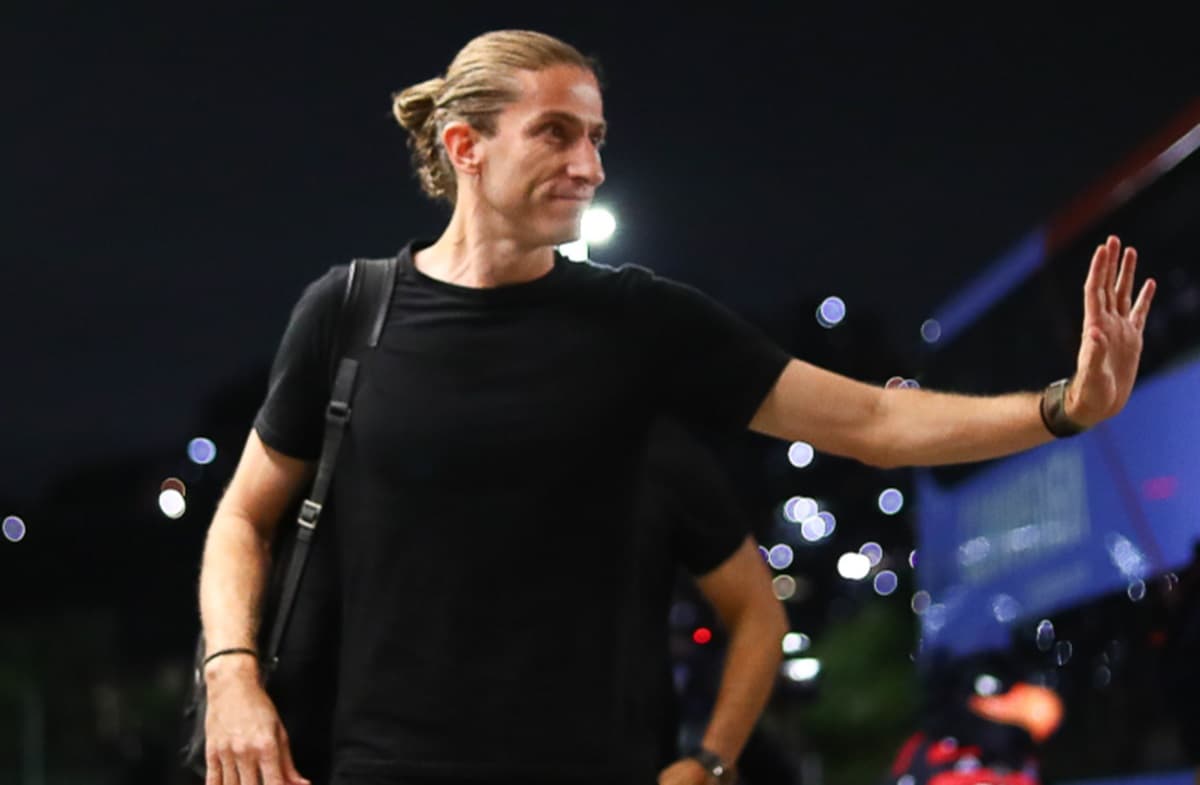 filipe luís em pré jogo do flamengo
