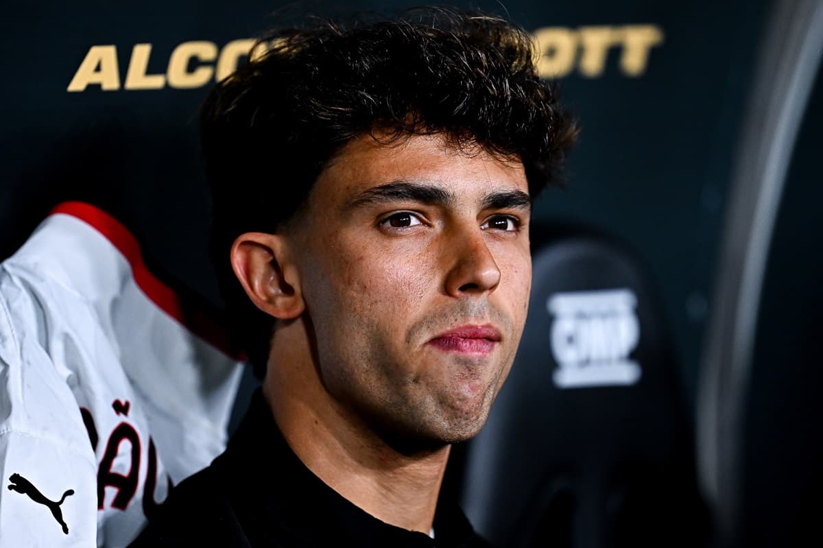 João Félix senta no banco de reservas em jogo do Milan