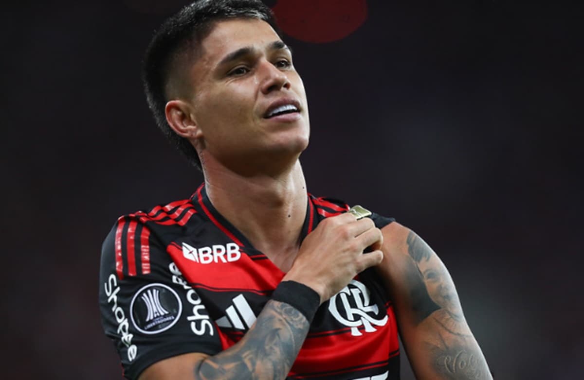 luiz araújo em jogo do flamengo contra a ldu