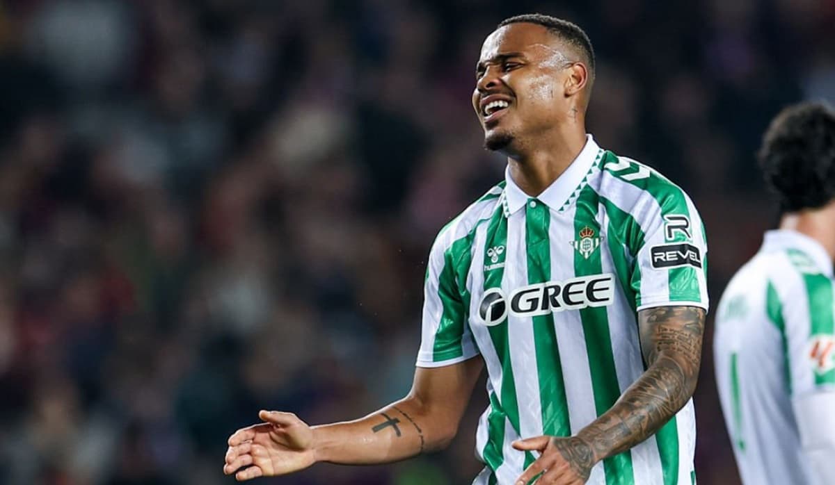 natan ex-flamengo se lamenta em jogo do betis