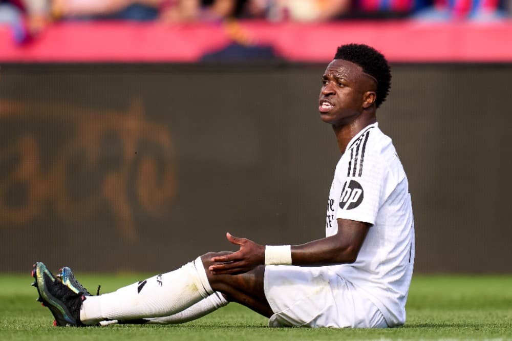 Vinicius Junior, do Real Madrid CF, reage durante a partida da LaLiga entre FC Barcelona e Real Madrid CF, no Estadi Olimpic Lluis Companys, em 11 de maio de 2025, em Barcelona, ​​Espanha.