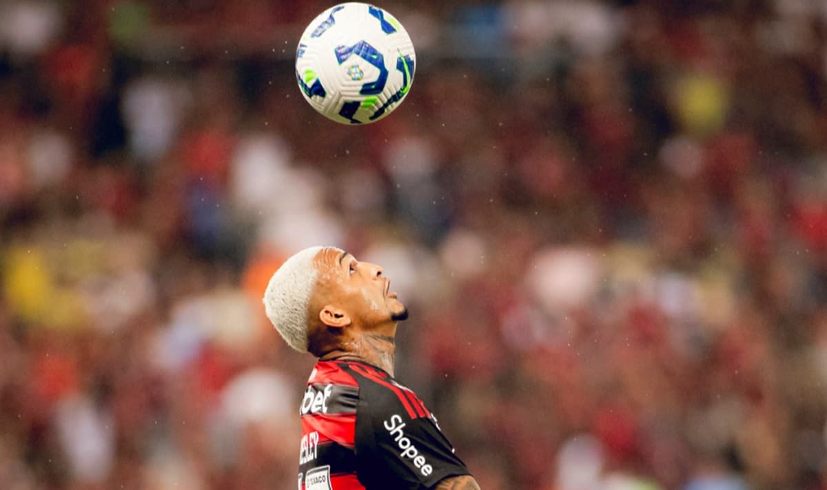 wesley em jogo do flamengo contra o botafogo