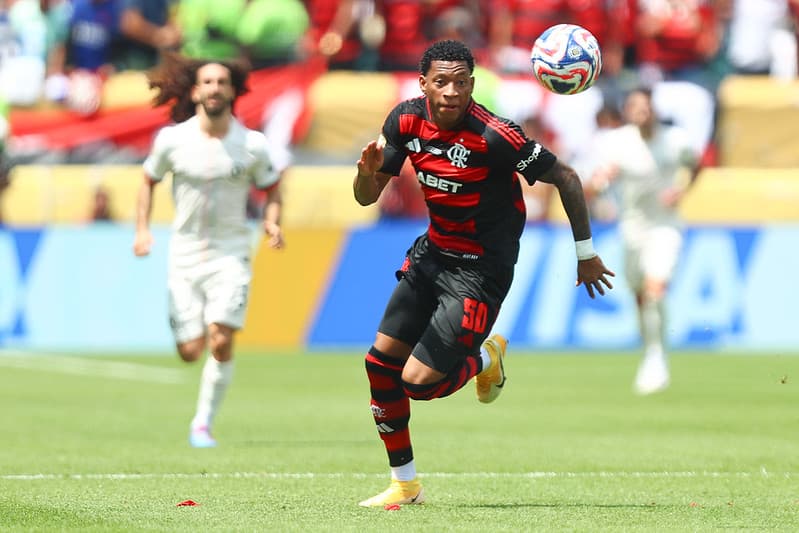 Gonzalo Plata durante jogo do Flamengo contra o Chelsea