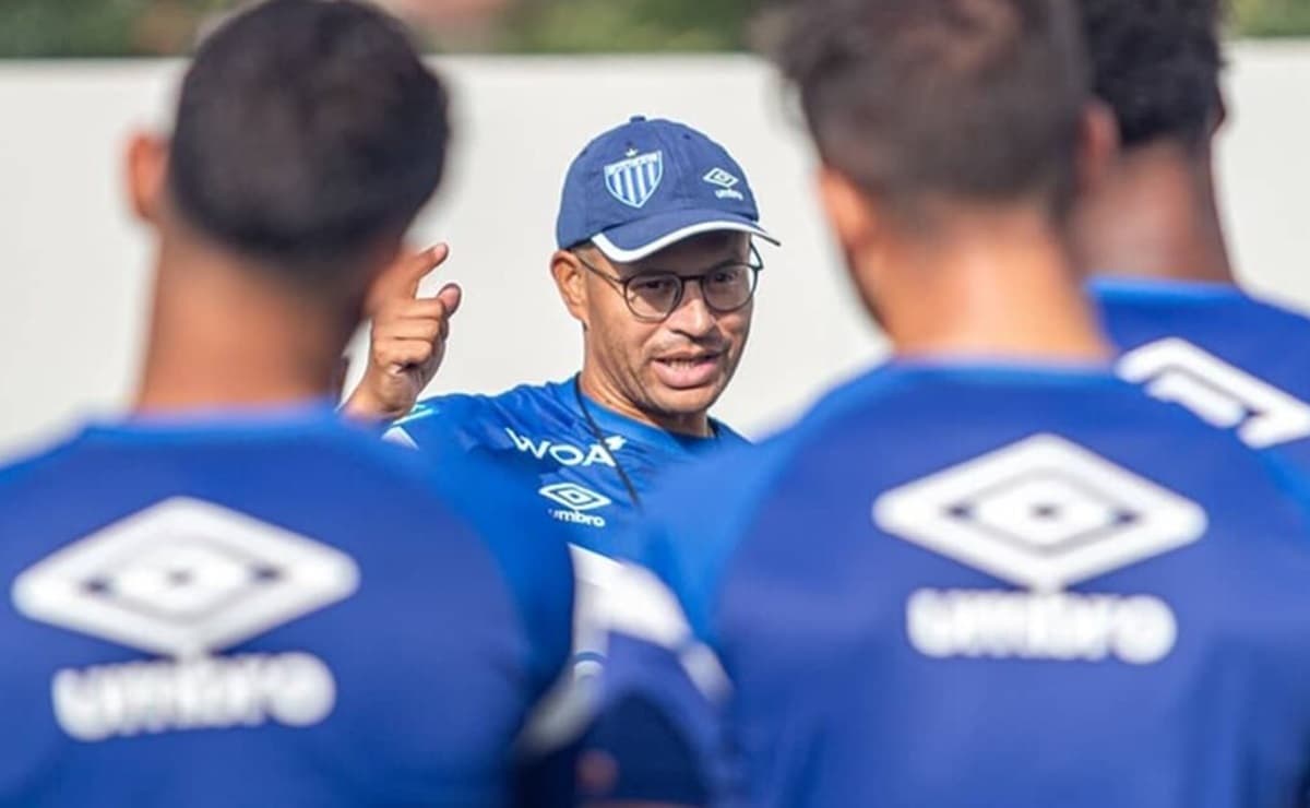 alex ex-flamengo deve ser o técnico do operário