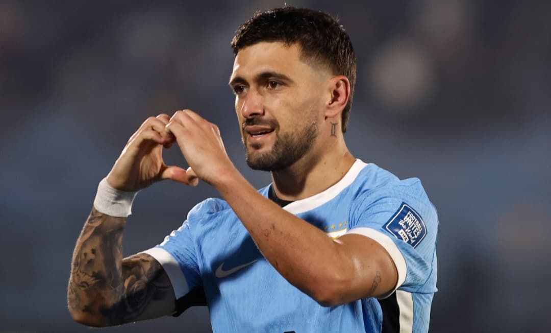 Arrascaeta comemora gol com coração pelo Uruguai