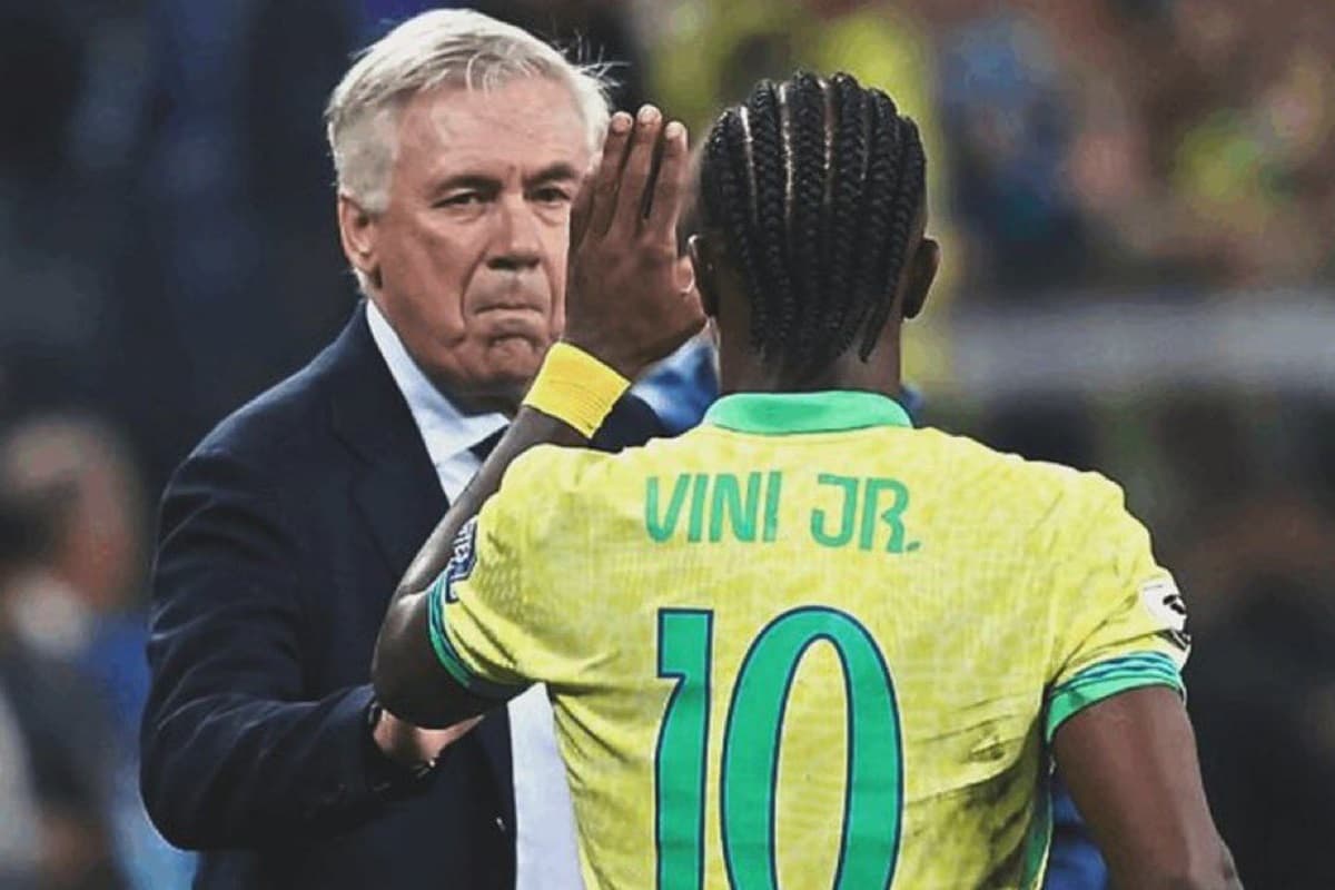 Vini Jr cumprimenta Ancelotti em jogo do Brasil