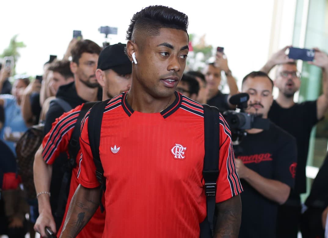 Bruno Henrique na chegada do Flamengo ao Estados Unidos para a Copa do Mundo de Clubes