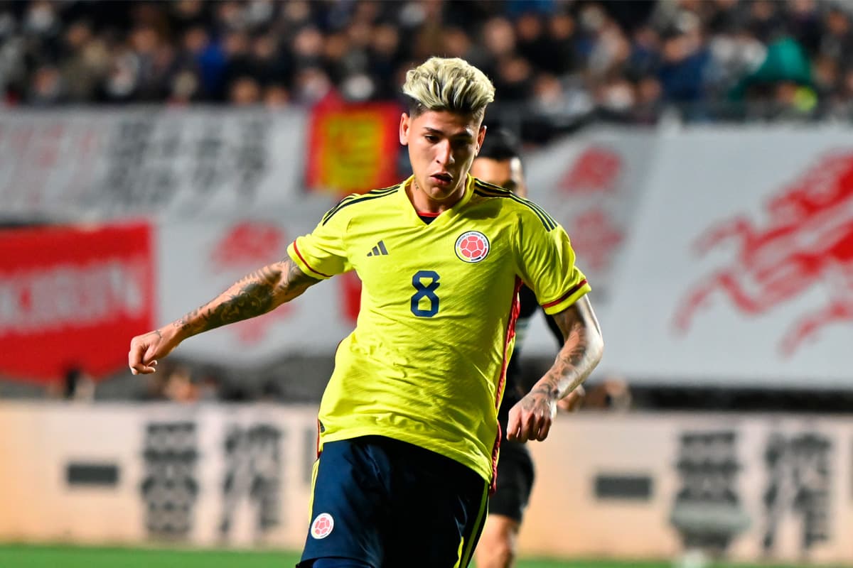 Jorge Carrascal da Colômbia em ação durante o amistoso internacional entre Japão e Colômbia no Estádio Yodoko Sakura em 28 de março de 2023 em Osaka, Japão.