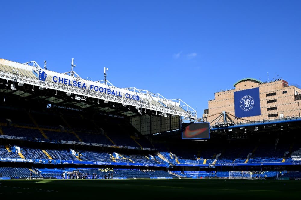 Visão geral do interior do estádio antes da partida da Premier League entre Chelsea FC e Manchester United FC em Stamford Bridge em 16 de maio de 2025 em Londres, Inglaterra.