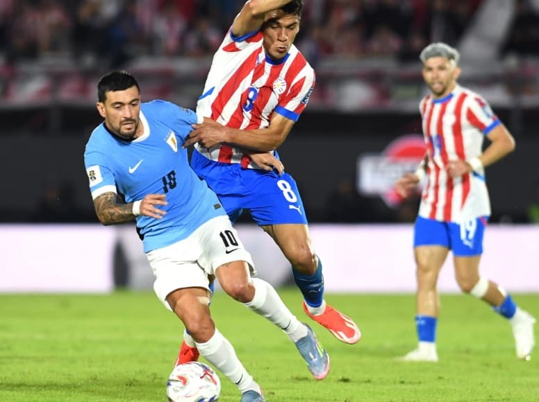 De Arrascaeta durante Uruguai x Paraguai