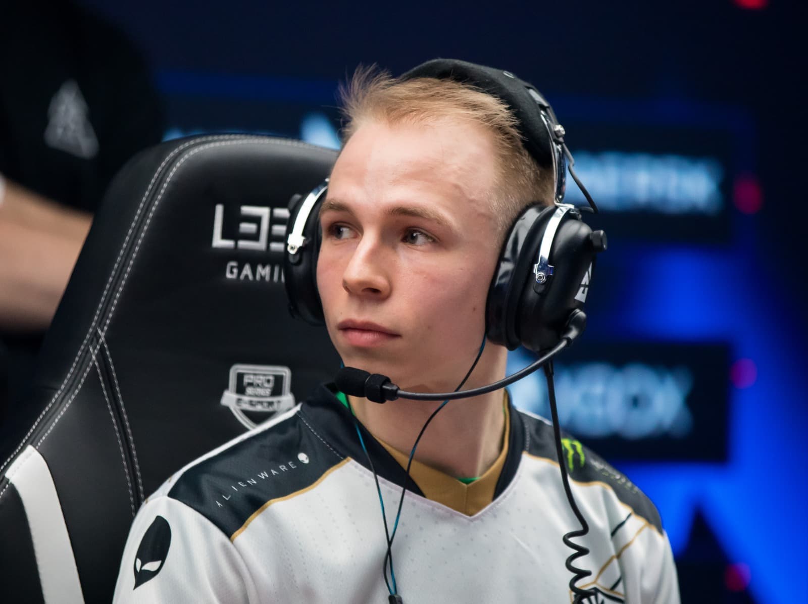 Elige, astro de CS, apareceu vestido com a Camisa do Flamengo