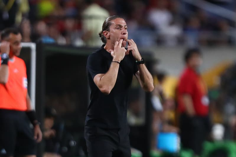 ienta a equipe diante do Los Angeles