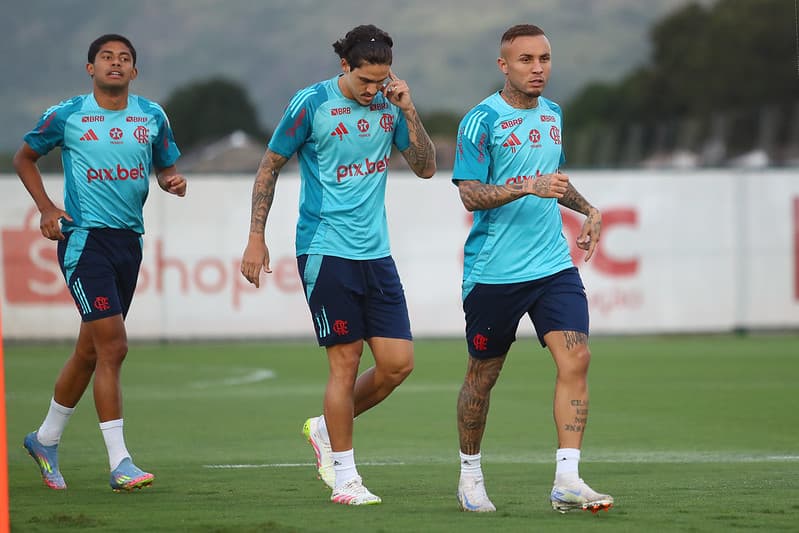 João Alves, Pedro e Cebolinha em treino do Flamengo