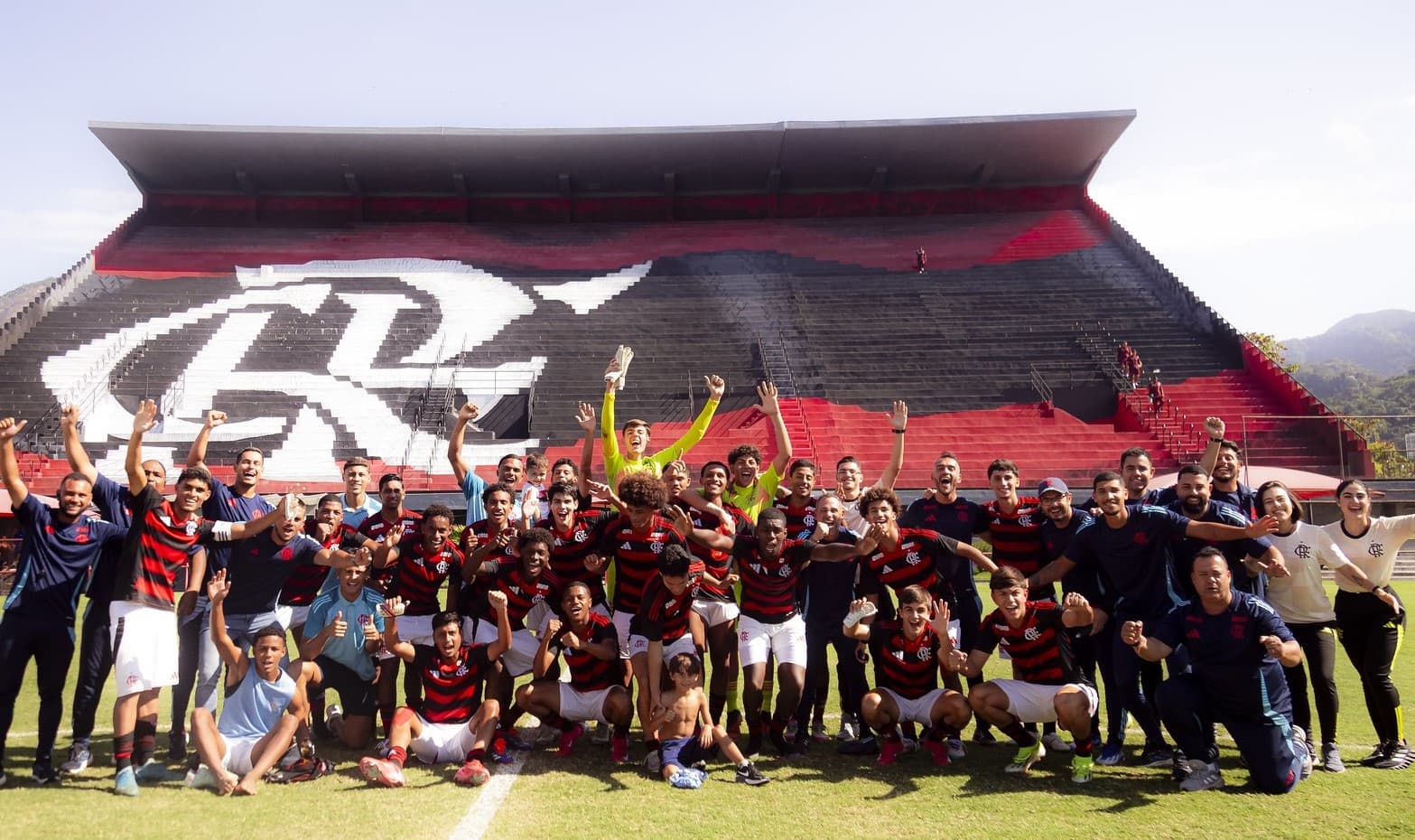 Flamengo Sub-17 comemora classificação no Carioca Sub-17