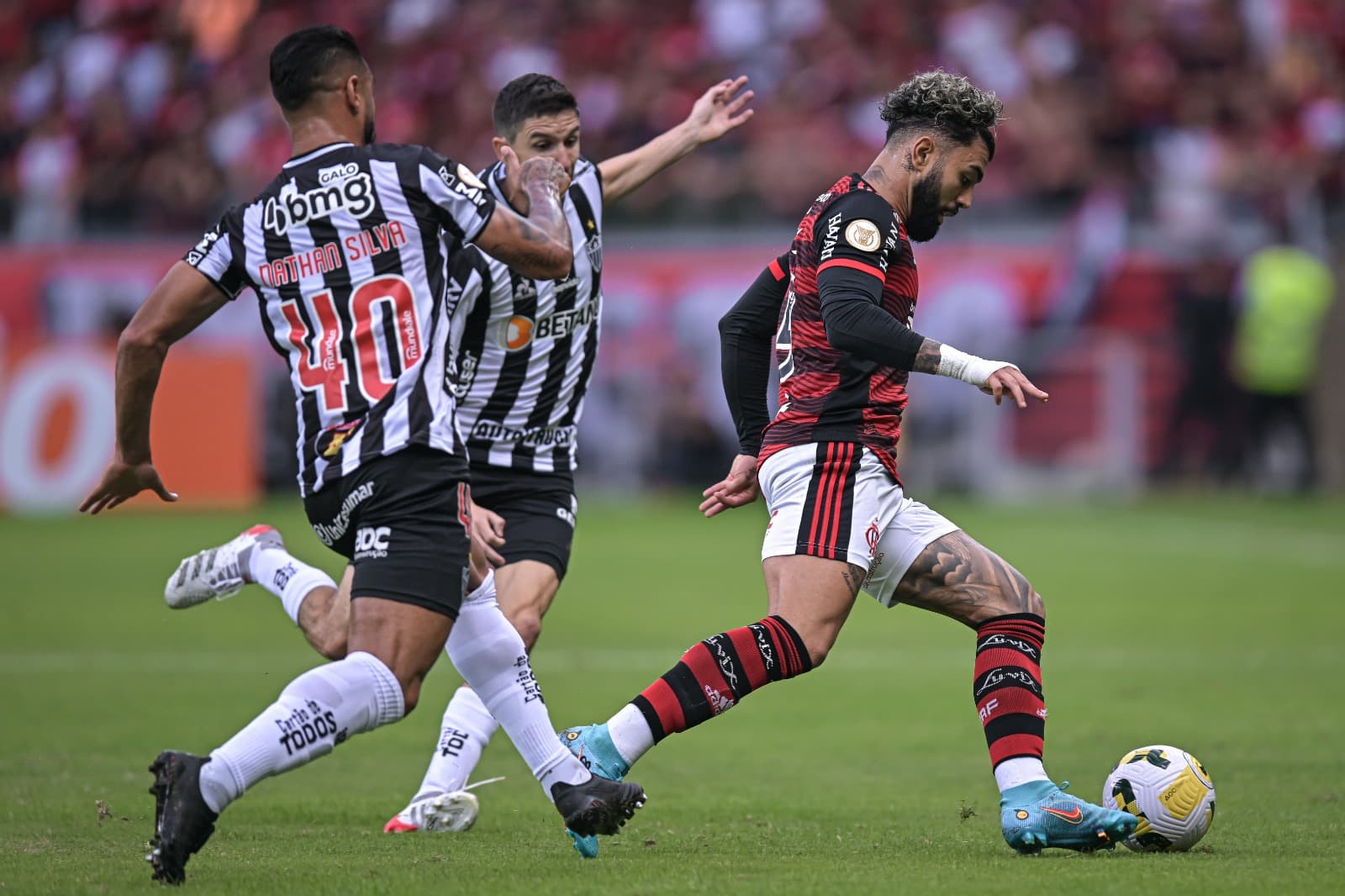Nacho Fernandez (C) and Nathan Silva (L) of Atletico Mineiro and Gabriel Barbosa (R) of Flamengo fight for the ball during a match between Atletico Mineiro and Flamengo as part of Brasileirao 2022 at Mineirao Stadium on June 19, 2022 in Belo Horizonte, Br