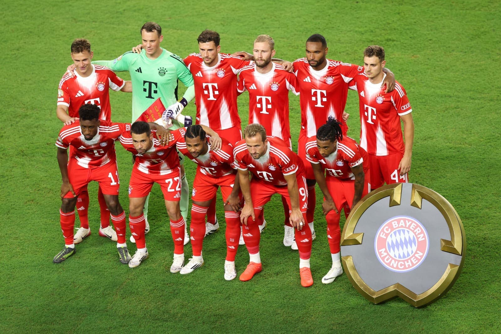 Time do Bayern de Munique perfilado antes de partida da Copa do Mundo de Clubes