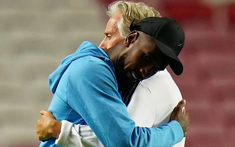 Gerson abraça Jorge Jesus