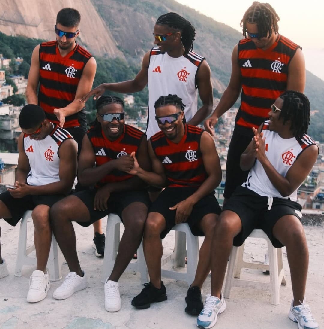 Gonçalo Inácio com camisa do Flamengo na Rocinha