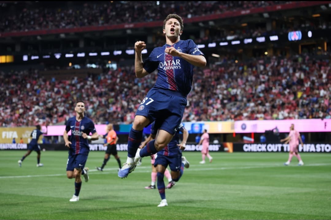 João Neves comemora gol pelo PSG