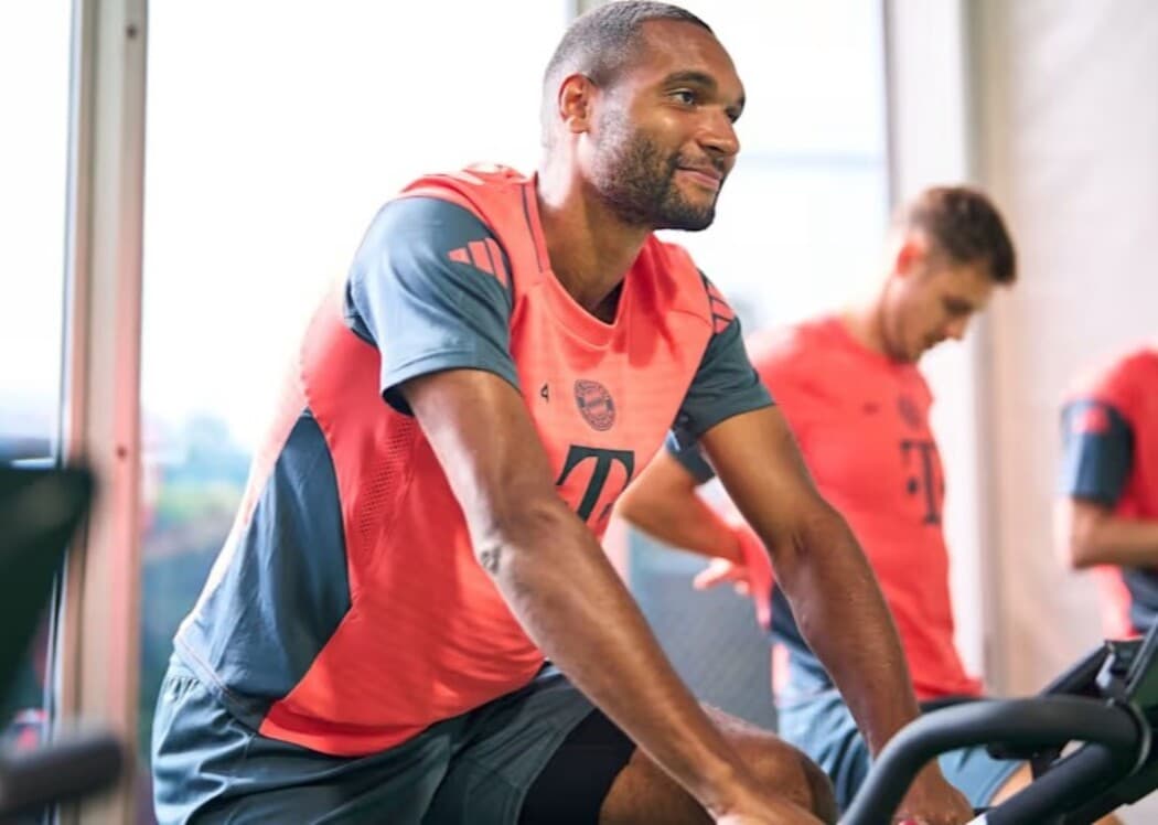 Jonathan Tah em treinamento do Bayern de Munique, zagueiro falou sobre Flamengo x Bayern